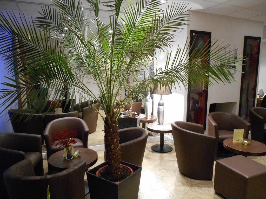 Hotel De Montaulbain Verdun-sur-Meuse Bagian luar foto