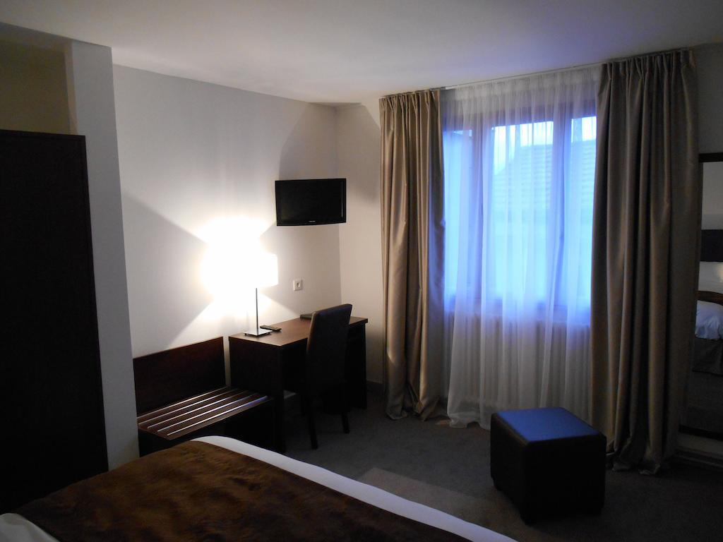 Hotel De Montaulbain Verdun-sur-Meuse Bagian luar foto
