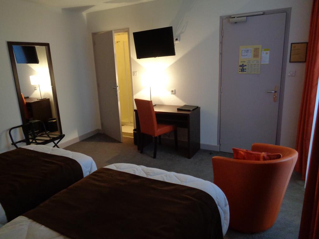 Hotel De Montaulbain Verdun-sur-Meuse Bagian luar foto