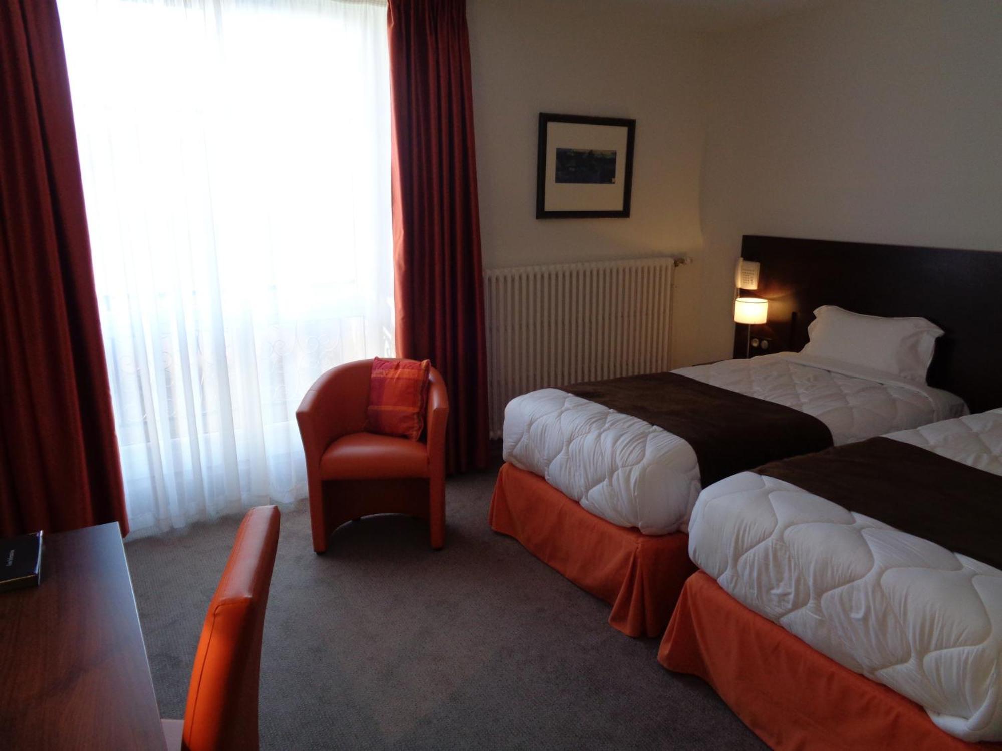 Hotel De Montaulbain Verdun-sur-Meuse Bagian luar foto
