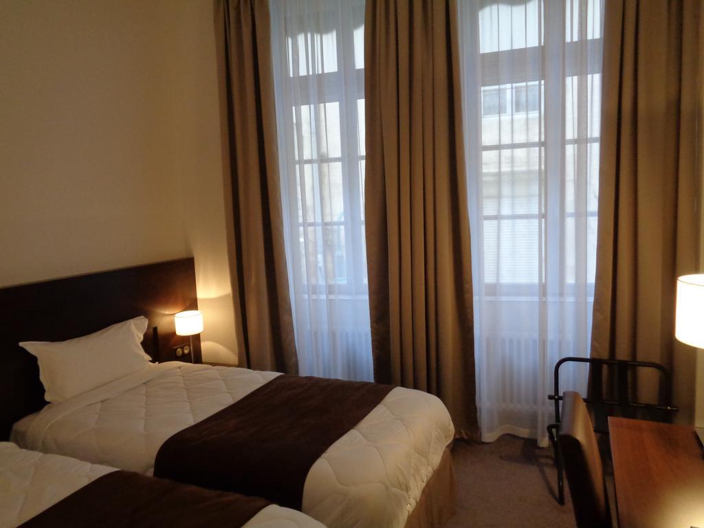 Hotel De Montaulbain Verdun-sur-Meuse Bagian luar foto