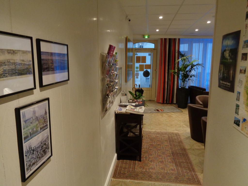 Hotel De Montaulbain Verdun-sur-Meuse Bagian luar foto