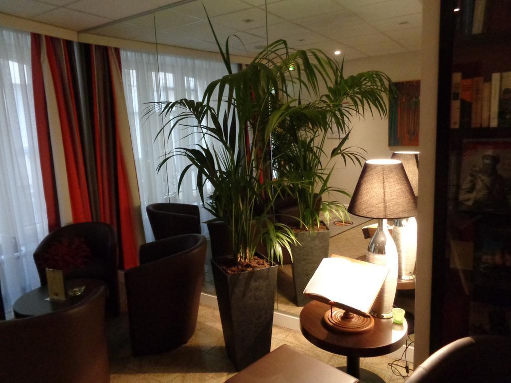 Hotel De Montaulbain Verdun-sur-Meuse Bagian luar foto