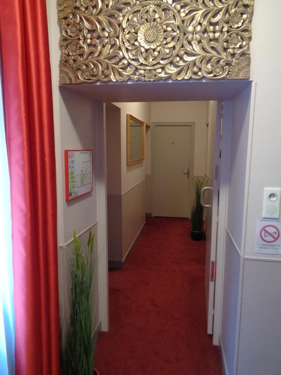 Hotel De Montaulbain Verdun-sur-Meuse Bagian luar foto