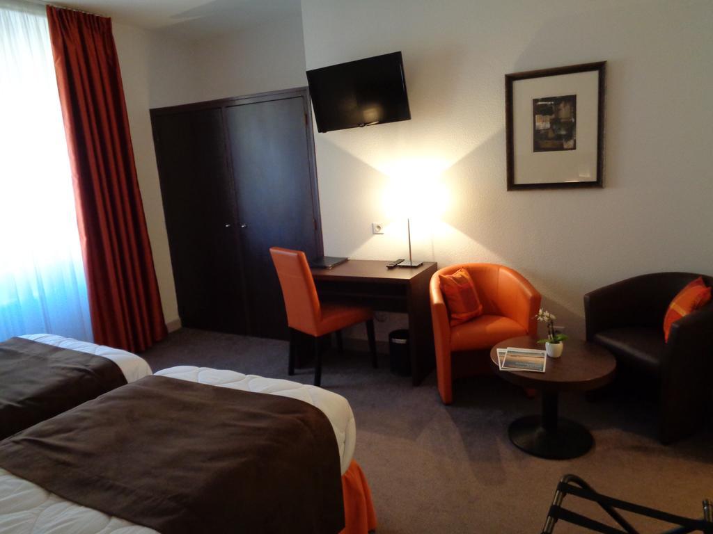 Hotel De Montaulbain Verdun-sur-Meuse Bagian luar foto
