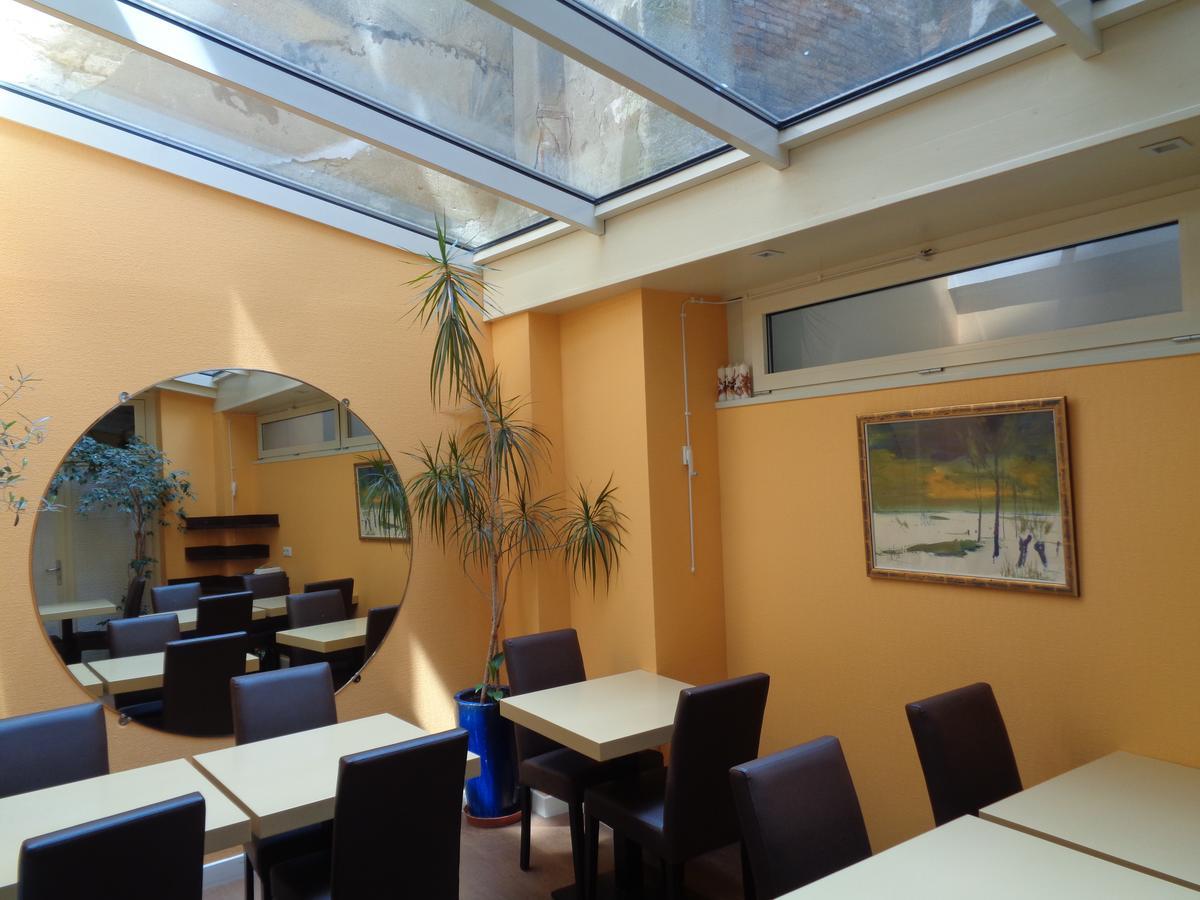 Hotel De Montaulbain Verdun-sur-Meuse Bagian luar foto