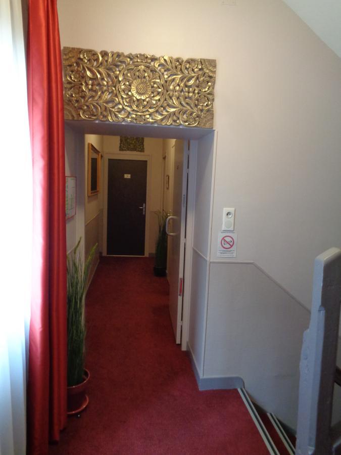 Hotel De Montaulbain Verdun-sur-Meuse Bagian luar foto