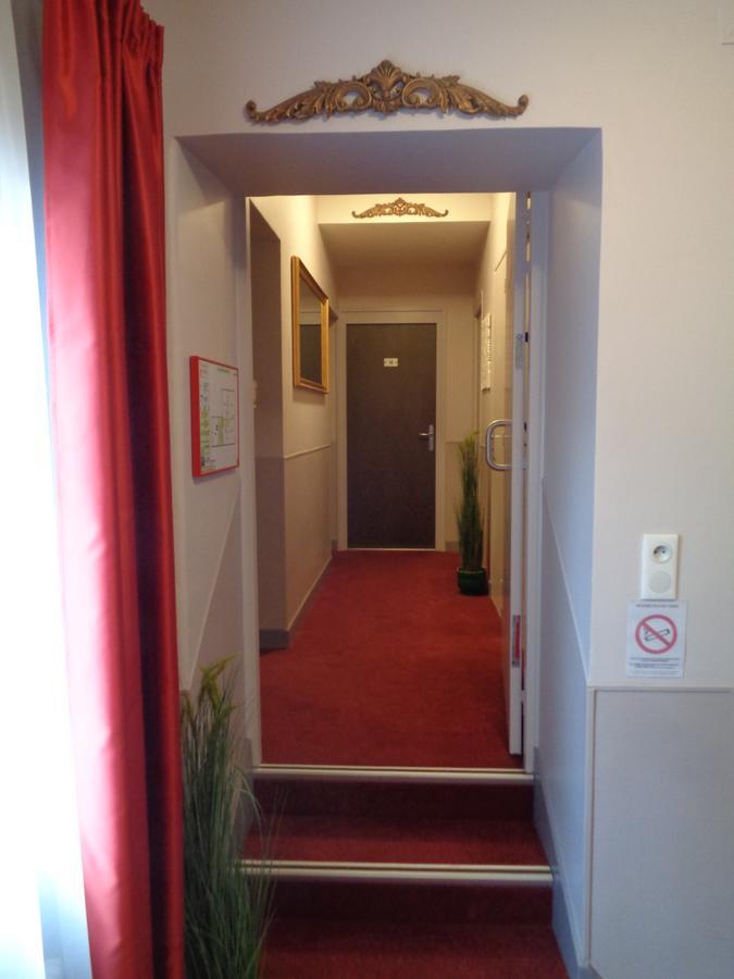 Hotel De Montaulbain Verdun-sur-Meuse Bagian luar foto